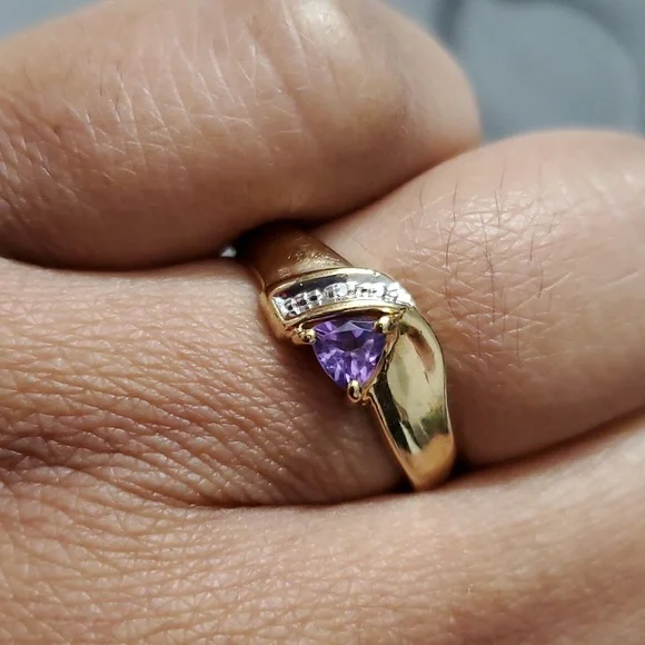 10K Gold Trillion Cut Amethyst Ring - Picture 8 of 10